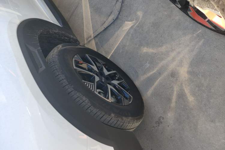 Used BAIC Off-Road BJ30 2024 1.5T Light Wilderness Pro Edition Left Front Wheel Hub