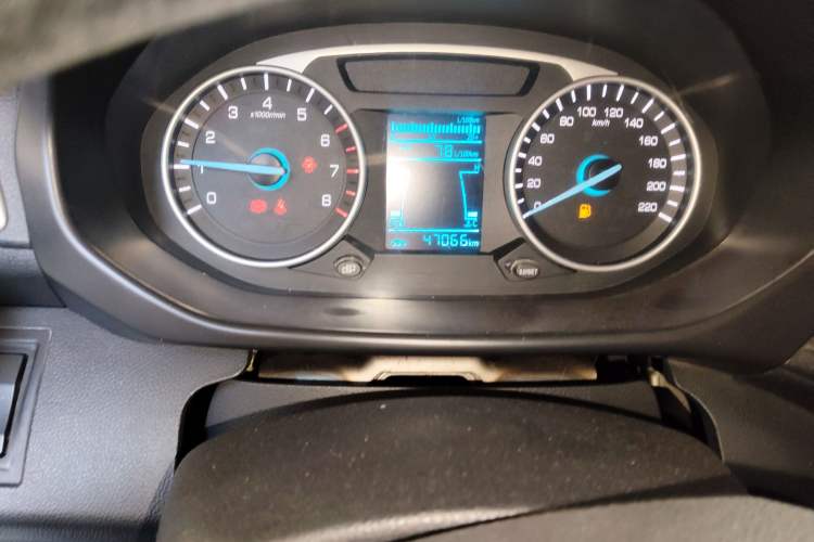 Used FAW Yingzhi 727 2016 1.5L Standard Edition Odometer Close Up