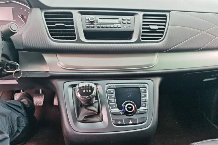 Used SAIC MAXUS G10 2023 2.0T Manual Multi-Function Version Diesel 7/8/9 Seats