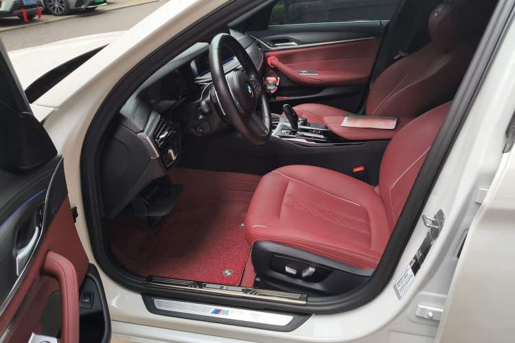 Used BMW 5 Series 2023 530Li Leading Model M Sport Package Left Front Seat