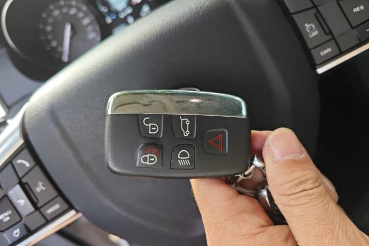 Used Land Rover Discovery Sport 2019 240 PS SE Version China V Standard Vehicle Key