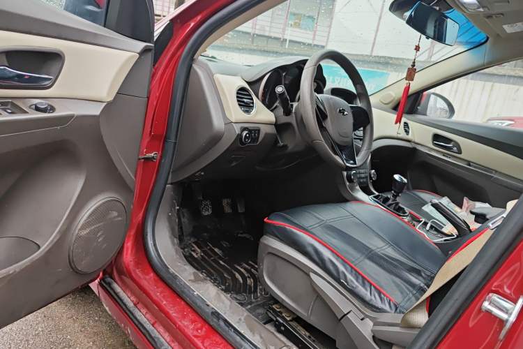 Used Chevrolet Cruze 2015 1.5L Classic SE MT Driver Seat