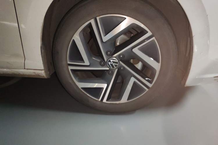 Used Volkswagen Sagitar 2023 280TSI DSG Excellence Plus Edition Right Front Wheel Hub