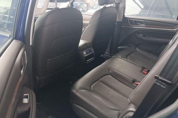 Used Roewe RX8 2018 30T Smart Connectivity Two-Wheel Drive Flagship Edition
