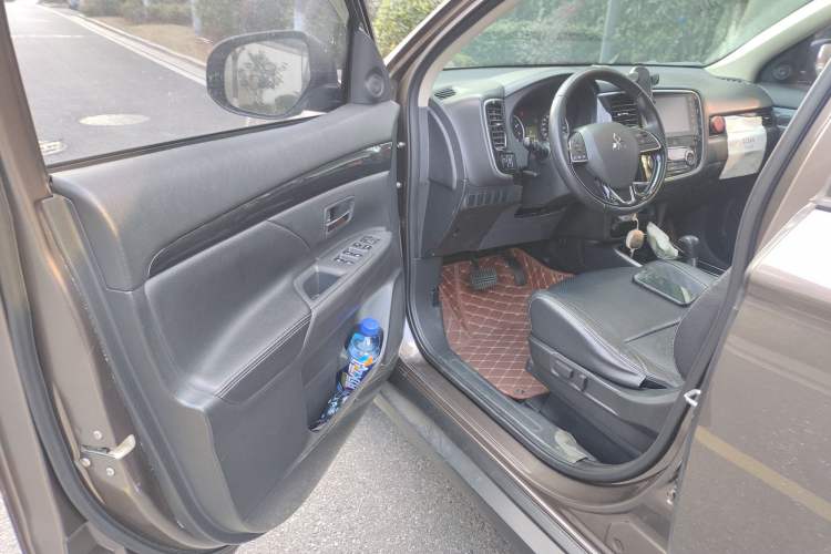 Used Mitsubishi Outlander 2017 2.0L Two-Wheel Drive Glory Edition 5 Seats