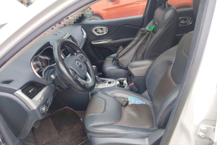 Used Jeep Cherokee 2016 2.4L All-in-One Edition
