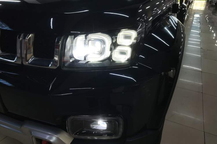 Used BAIC Off-Road BJ40 2019 2.3T Automatic Four-Wheel Drive Urban Hunter Edition Premium Model China VI Emission Standard Left Front Headlight