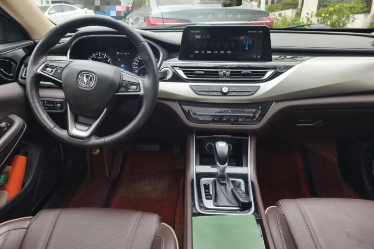 Used CHANGAN Raeton CC 2018 1.5T Automatic Haoya Model Guangmang Edition China V Standard Center Console