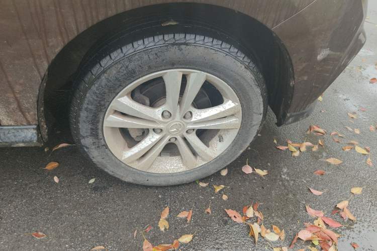 Used HYOSOW H3 2015 1.5L manual luxury version Right Front Wheel Hub