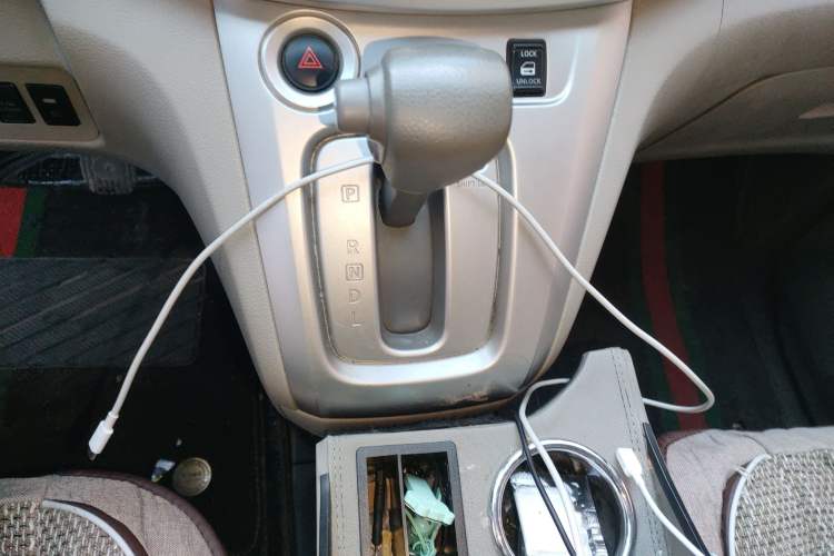 Used Nissan NV200 2016 Revised Version 1.6L CVT Deluxe Edition Gear Lever