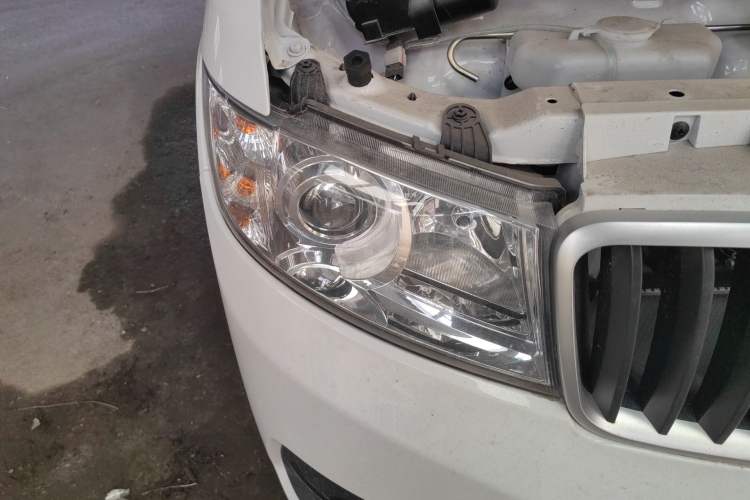 Used Jinbei Hiace X30 2024 1.5L Champion Edition Passenger Vehicle 5/6/7 Seats Right Front Headlight