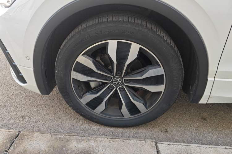 Used Volkswagen Tiguan L 2023 330TSI Automatic Two-Wheel Drive R-Line Enjoyment Edition