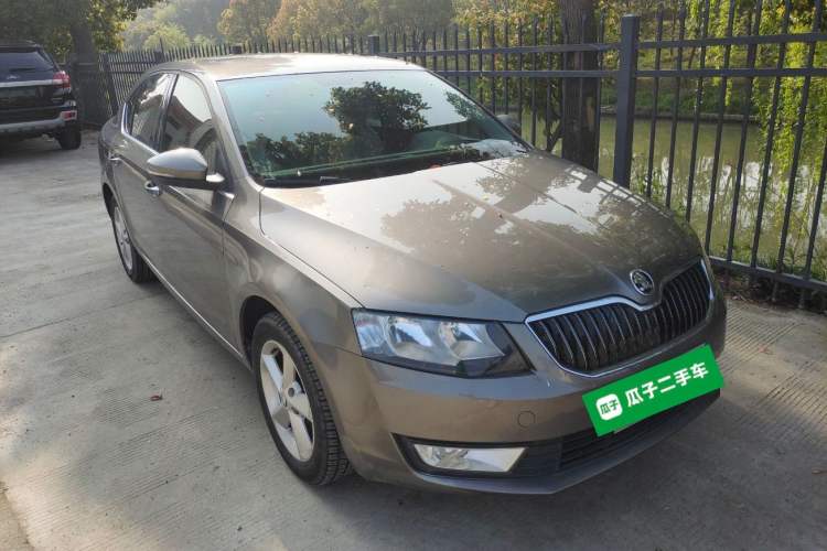 Used Skoda Octavia 2015 1.6L Automatic Yijie Edition Exterior 1