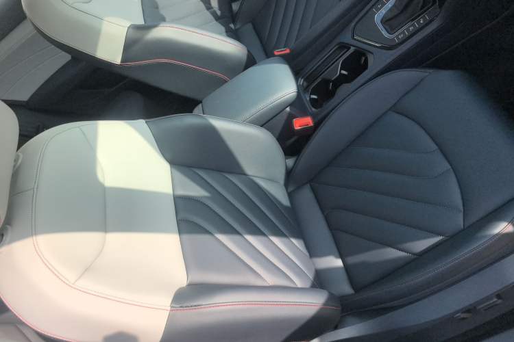 Used Volkswagen Tharu 2024 300TSI Two-Wheel-Drive Moon Luxury Edition Right Front Seat