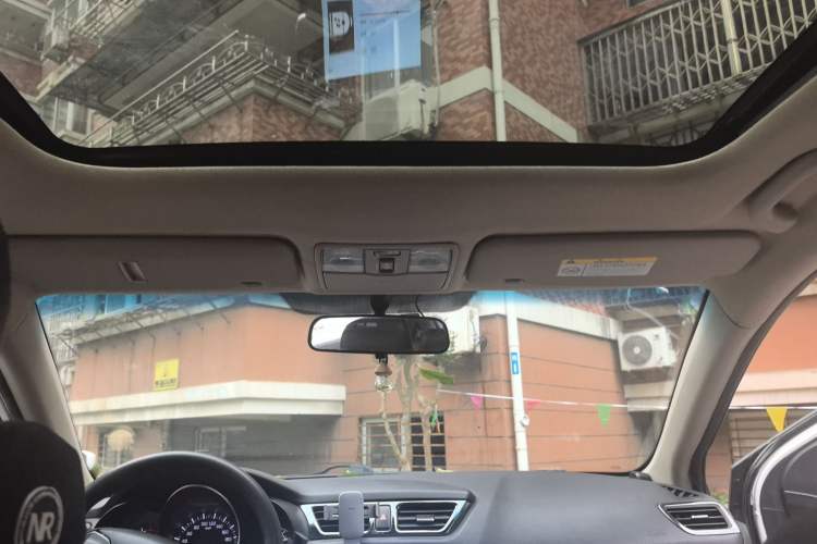 Used Kia K2 2015 Hatchback 1.4L AT GLS Cool Edition