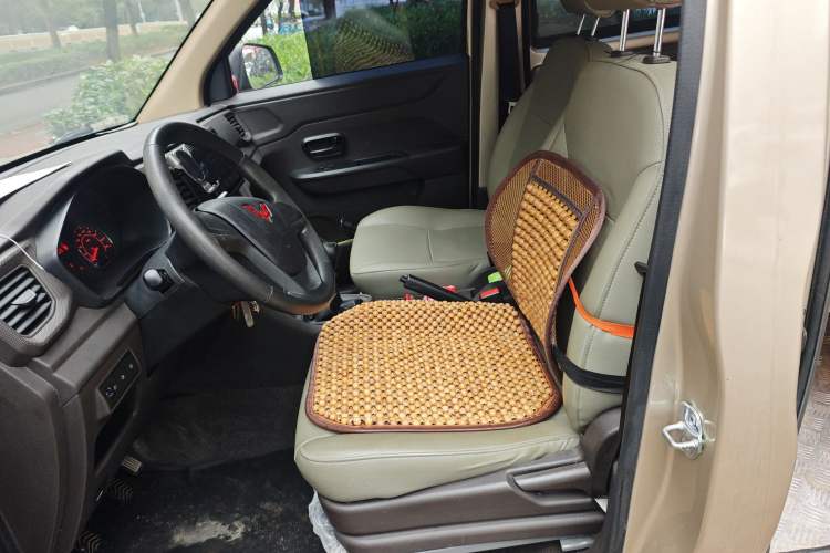 Used Wuling Hongguang V 2022 1.5L Jingqu Version Hydraulic Power Steering LAR