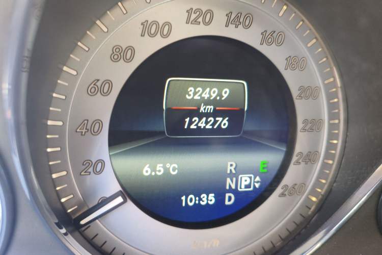 Used Mercedes-Benz GLK-Class 2013 GLK 300 4MATIC Dynamic Sunroof Model Odometer Close Up