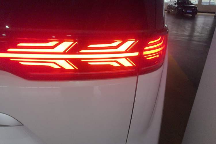 Used Denza D9 2024 DM-i 980 Four-Wheel Drive Prestige Model
