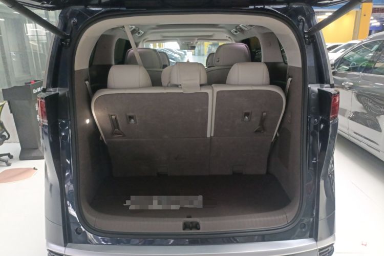 Used Denza D9 2022 DM-i 970 Four-Wheel Drive Flagship Model Trunk