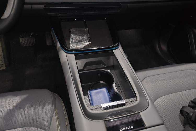 Used Lynk & Co 08 EM-P 2023 120km Long-Range Halo Gear Lever