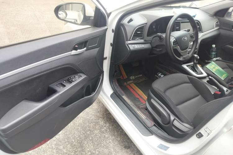 Used Hyundai Elantra (6th Generation / Lingdong) 2016 1.6L Automatic ZhiXuan – Elite Version Interior 3