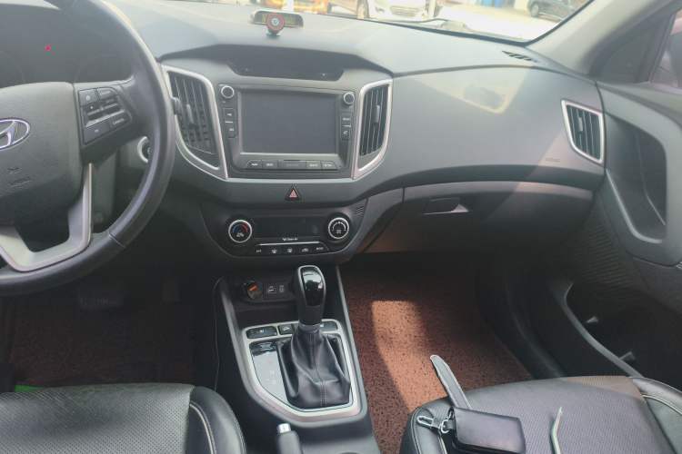 Used Hyundai ix25 2015 2.0L Automatic 4x4 Deluxe DLX Audio And AC Panel