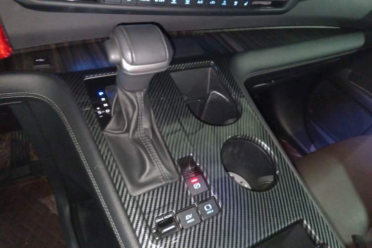 Used Toyota SIENNA 2021 2.5L Hybrid Platinum Edition Gear Lever