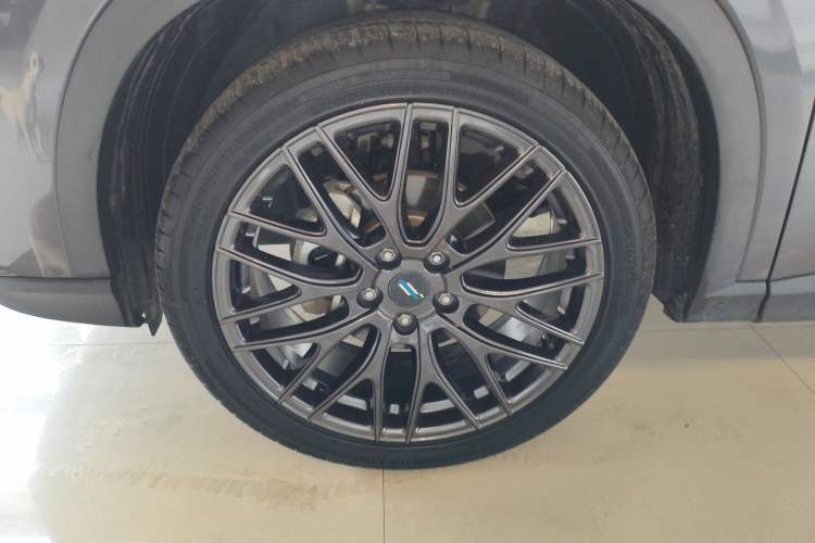Used CHANGAN OSHAN X5 2021 1.5T DCT Flagship Edition Left Front Wheel Hub