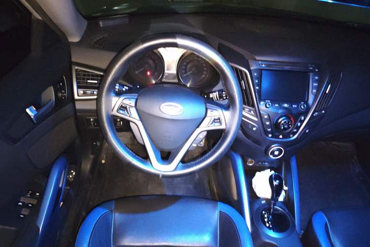 Used Hyundai Veloster 2012 1.6T Automatic Luxury Edition Steering Wheel