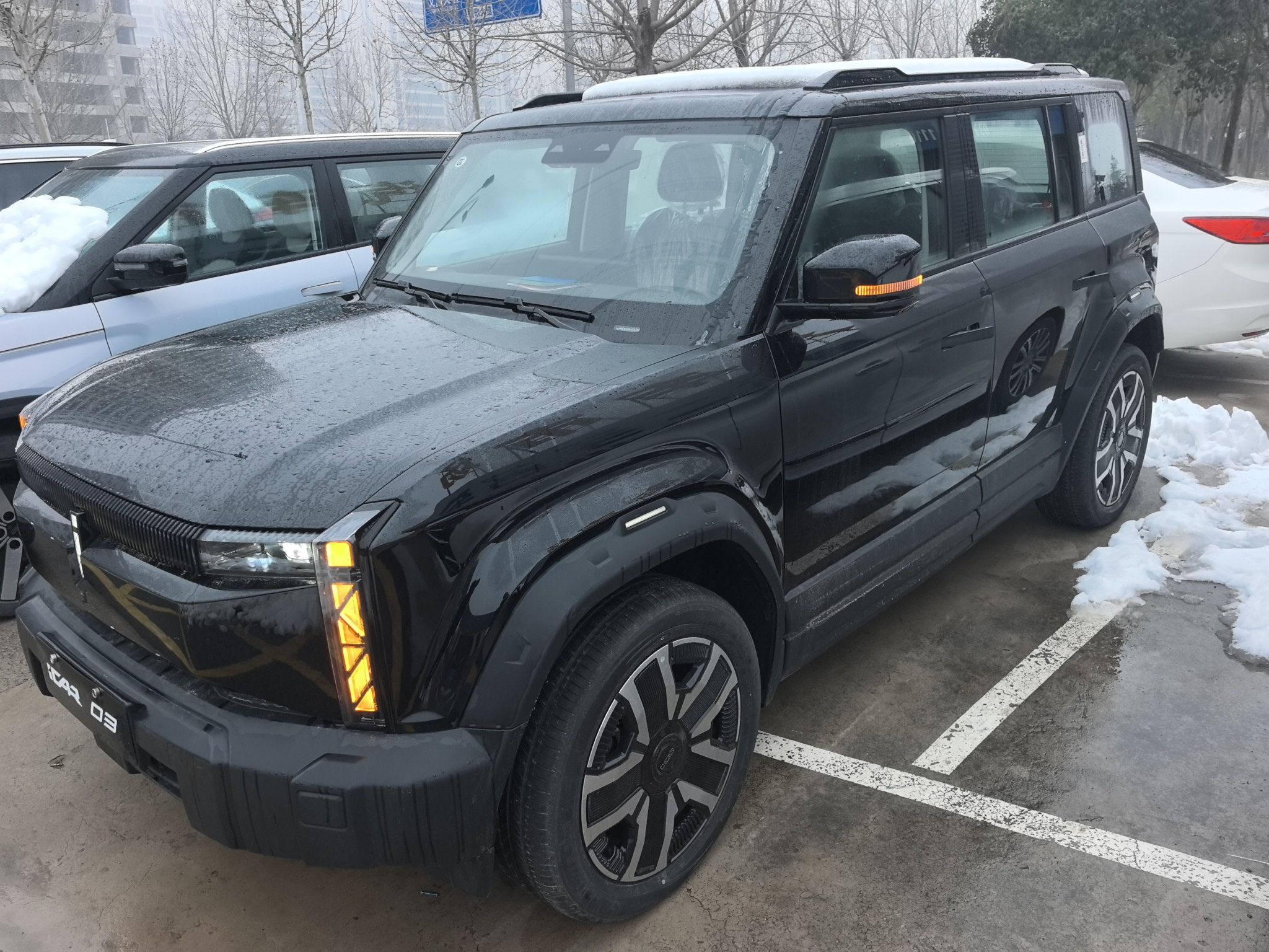 Под передней частью автомобиля