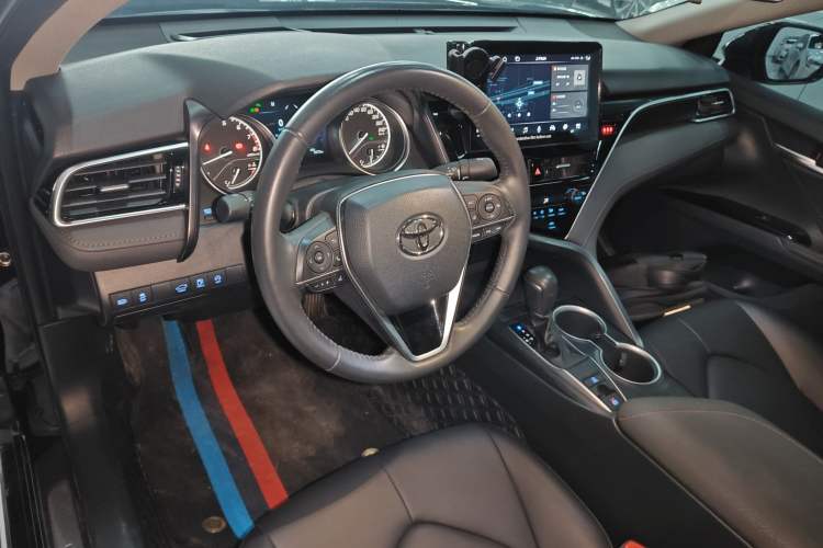 Used Toyota Camry 2023 2.0G Luxury Edition
