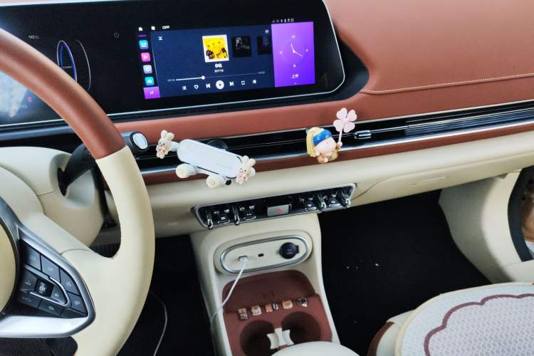 Used ORA Good Cat 2023 401 km Standard Range Prestige Version Lithium Iron Phosphate Audio And AC Panel