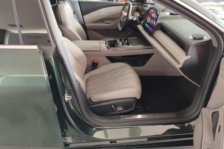Used Geely Galaxy 8 2025 130km EM-P Starship Edition Right Front Seat