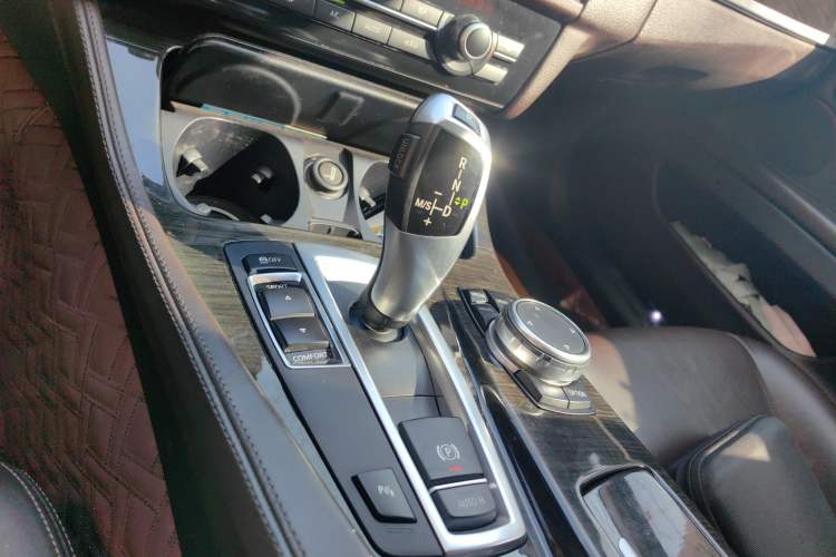 Used BMW 5 Series 2014 525Li Luxury Design Package
