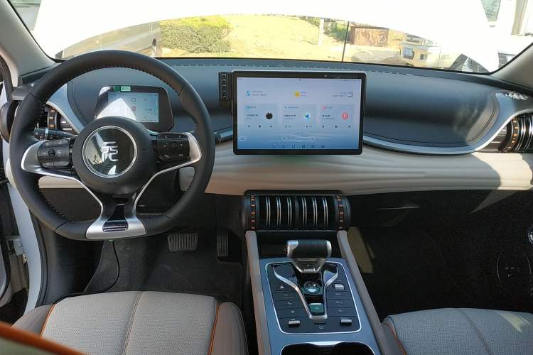 Used BYD Yuan PLUS 2024 Honor Edition 510KM Beyond Model Center Console