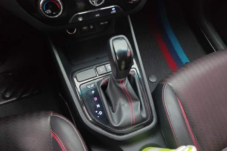 Used Hyundai ix25 2017 1.4T Automatic Smart Version Gear Lever