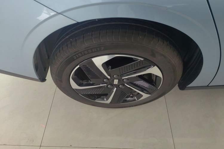 Used Geely Galaxy L6 2025 EM-i 140km Starship Edition
