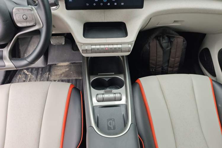 Used BYD Dolphin 2021 405 km Fashion Edition Gear Lever