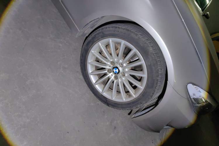 Used BMW 5 Series 2013 535Li Leading Model
