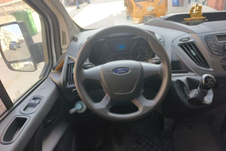 Used Ford Transit 2017 2.0T Diesel Multi-Purpose Commercial Vehicle Mid-Drive Mid-Roof China IV Standard
