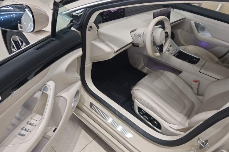 Used Hima Luxeed S7 2025 855 km Max