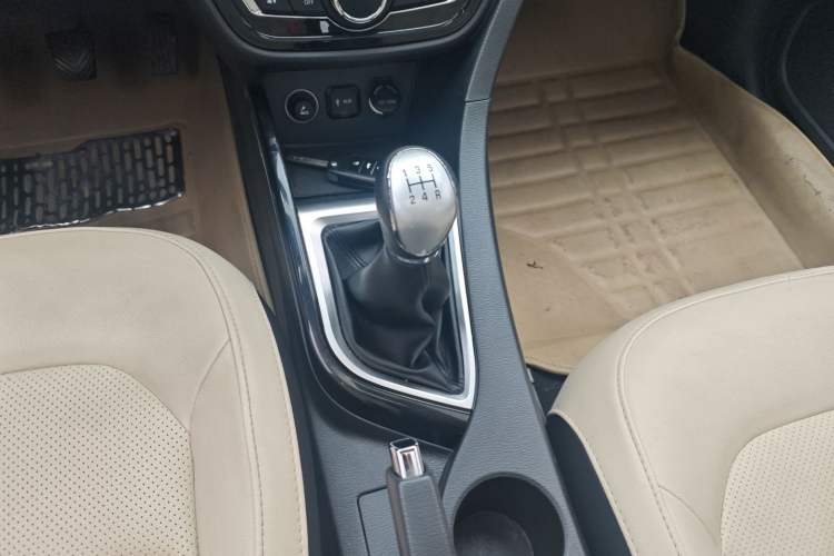 Used CHANGAN Alsvin V7 2015 1.6L Manual Enjoyment Model China IV Standard