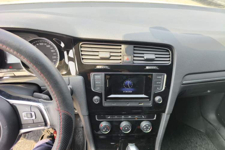 Used Volkswagen Golf 2016 1.4TSI Automatic R-Line Audio And AC Panel