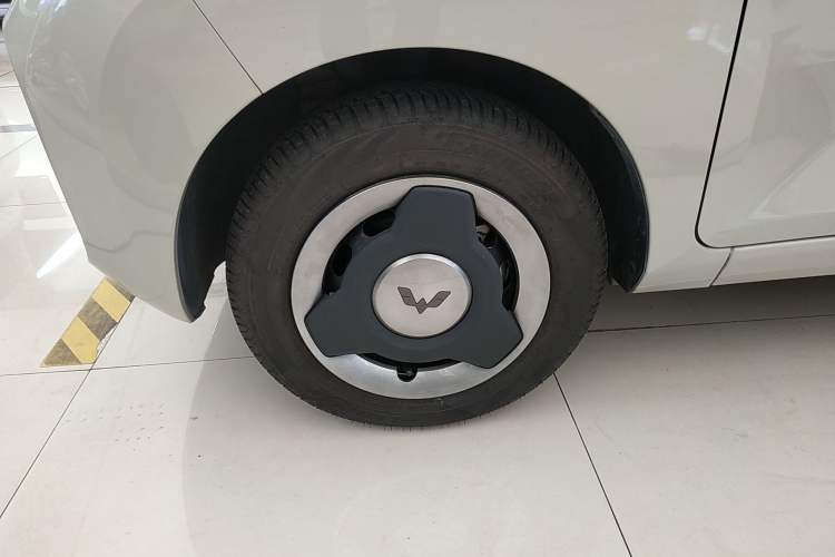 Used Wuling Hongguang MINIEV 2022 Macaron Premium Model – Lithium Iron Phosphate Left Front Wheel Hub