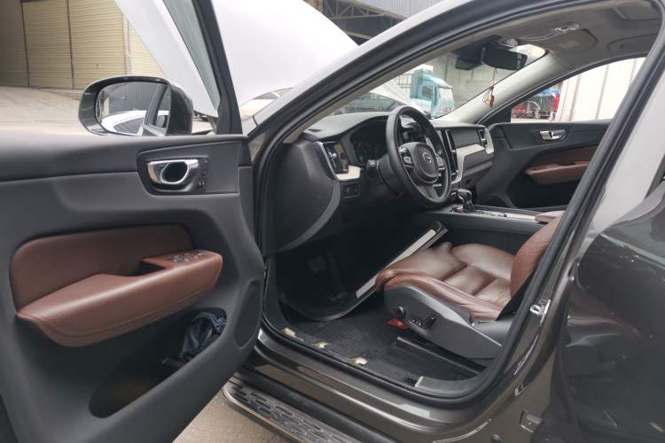 Used Volvo XC60 2020 T5 4x4 Smart Luxury Edition Driver Seat