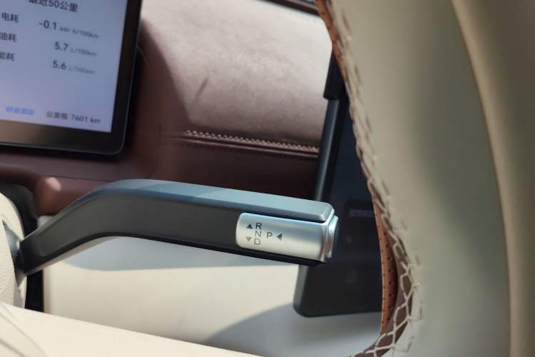 Used Chery Fulwin A9L 2025 Model, Four-Wheel Drive High-Energy Peak Edition Gear Lever