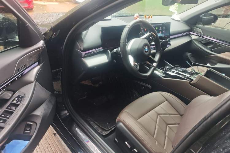 Used BMW 5 Series 2024 530Li Leading Model M Sport Package Driver Seat