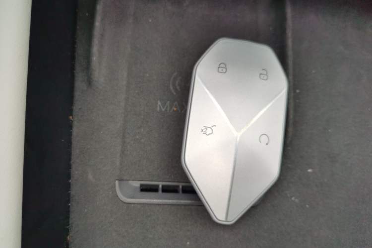 Used Formula Leopard Titanium 3 2025 501KM All-Wheel Drive Intelligent Driving Ultra Version
