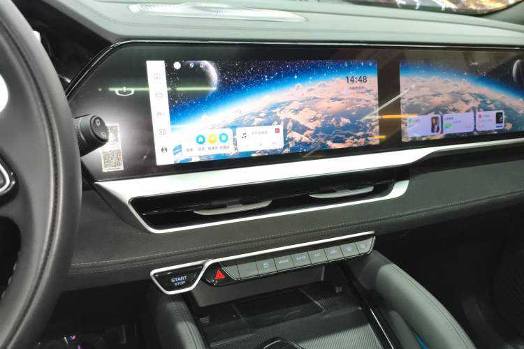 Used Geely Auto Monjaro L 2024 2.0TD High-Power Automatic Two-Wheel Drive Skyline Edition Audio And AC Panel