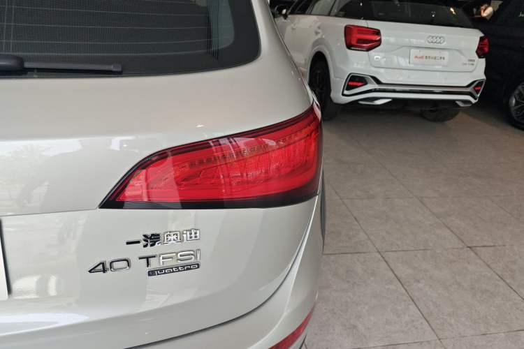 Used Audi Q5 2017 Plus 40 TFSI Technology Model
